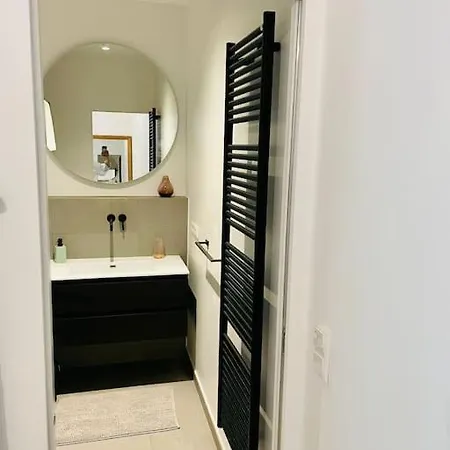 Large 1 Bedroom In Center Terrace & Parking-chiny1 *