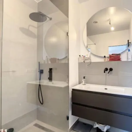 Large 1 Bedroom In Center Terrace & Parking-chiny1